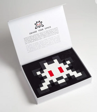 Charger l'image dans la galerie, INVADER Little Big Space 3D - Vinyl Sculpture