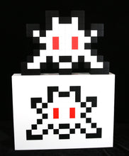 Charger l'image dans la galerie, INVADER Little Big Space 3D - Vinyl Sculpture