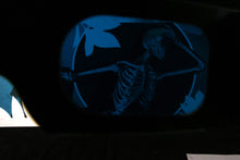 Charger l&#39;image dans la galerie, INSANE 51 Euthenia - Signed screenprint with 3d glasses
