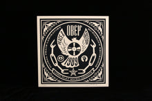 Charger l&#39;image dans la galerie, SHEPARD FAIREY 50 Shades Of Black 2013 - Peace And Freedom - Signed Screenprint
