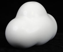 Charger l&#39;image dans la galerie, FRIENDS WITH YOU Little Cloud Vase - ceramic
