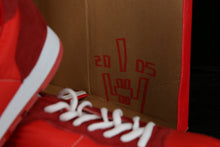 Charger l&#39;image dans la galerie, INVADER 1 Point shoes Red 46 - Hand Signed
