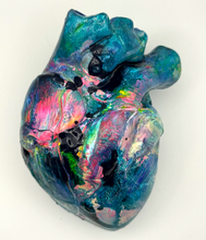 Charger l'image dans la galerie, MR JAGO Handle With Care 2 - Signed painted Sculpture
