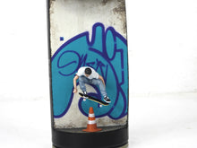 Charger l&#39;image dans la galerie, PERANONIMO Skateboarder - signed sculpture on spraycan
