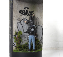 Charger l&#39;image dans la galerie, PERANONIMO Two Writers - signed sculpture on spraycan
