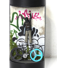 Charger l&#39;image dans la galerie, PERANONIMO Fixed Gear - signed sculpture on spraycan
