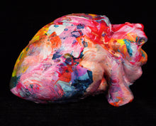 Charger l'image dans la galerie, MR JAGO Handle With Care 1 - Signed painted Sculpture
