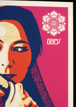 Charger l'image dans la galerie, SHEPARD FAIREY Commanda Fuchsia 2026 - Signed Screenprint
