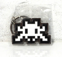Charger l'image dans la galerie, INVADER Black &amp; White Beyond The Street 2026 - Keychain

