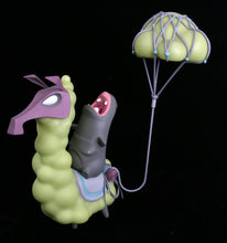 Charger l&#39;image dans la galerie, COARSE The Collector Night Hunter GID - art toy

