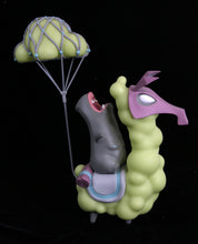Charger l&#39;image dans la galerie, COARSE The Collector Night Hunter GID - art toy

