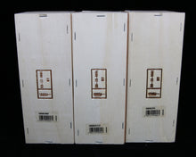 Charger l&#39;image dans la galerie, SHEPARD FAIREY Montana Colors Spraycan set - Signed with Box
