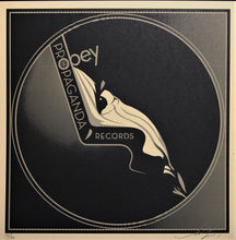 Charger l&#39;image dans la galerie, SHEPARD FAIREY Dance Floor Riot 2011 - Perfect Kiss - Signed Screenprint
