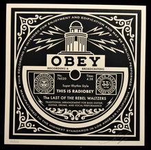 Charger l&#39;image dans la galerie, SHEPARD FAIREY Party At Moontower 2011 - Radiobey - Signed Screenprint
