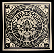 Charger l&#39;image dans la galerie, SHEPARD FAIREY Party At Moontower 2011 - World Star - Signed Screenprint
