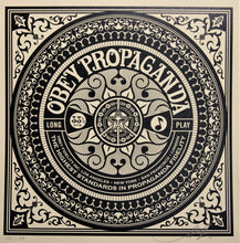 Charger l&#39;image dans la galerie, SHEPARD FAIREY Party At Moontower 2011 - World Star - Signed Screenprint
