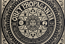 Charger l&#39;image dans la galerie, SHEPARD FAIREY Party At Moontower 2011 - World Star - Signed Screenprint
