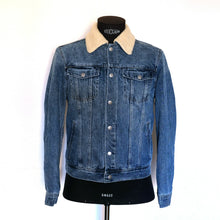Charger l&#39;image dans la galerie, ANDRE SARAIVA Painting on Jeans Jacket - signed original
