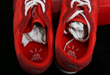Charger l&#39;image dans la galerie, INVADER 1 Point shoes Red 46 - Hand Signed
