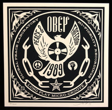 Charger l&#39;image dans la galerie, SHEPARD FAIREY 50 Shades Of Black 2013 - Peace and Freedom - Screenprint
