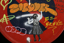 Charger l&#39;image dans la galerie, ZIEGLER T Lil&#39; Tagging Girl - painting on reclaimed roadsign
